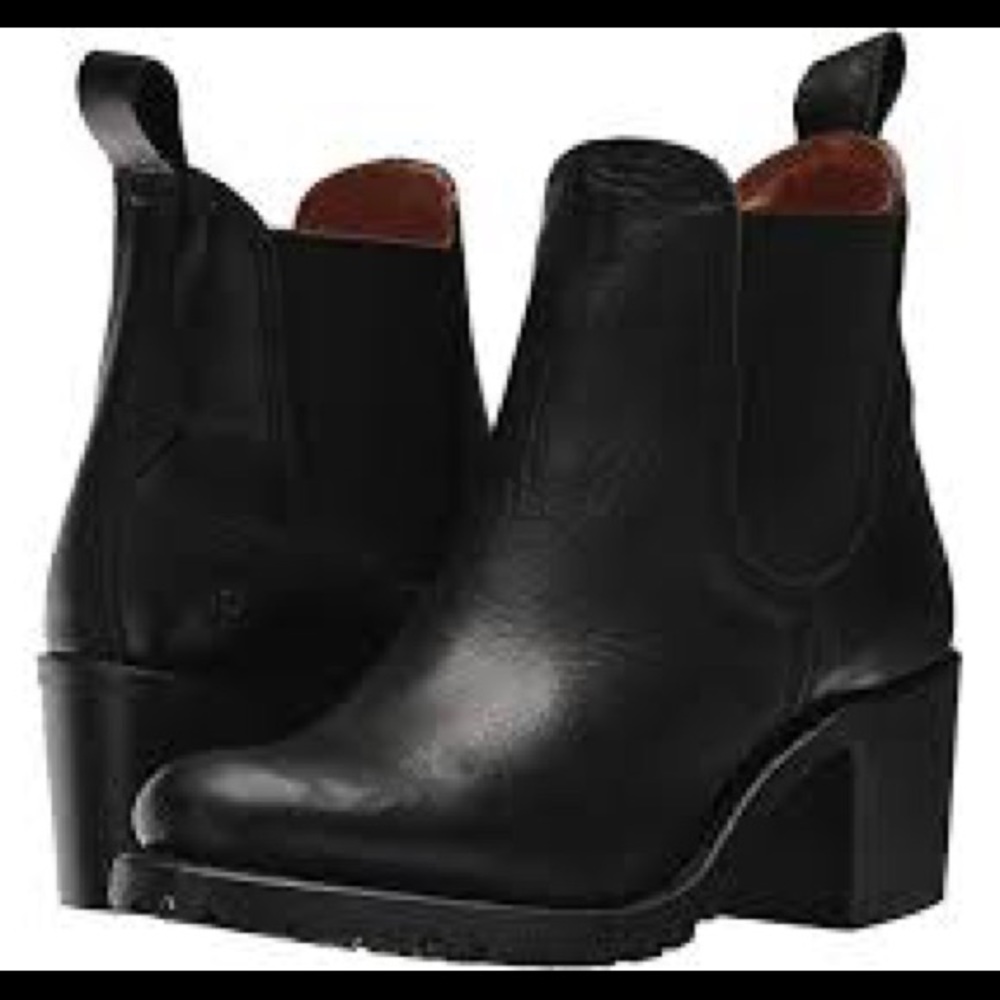 Frye Sabrina Chelsea Bootie Size 8 Worn one season but always a little too small